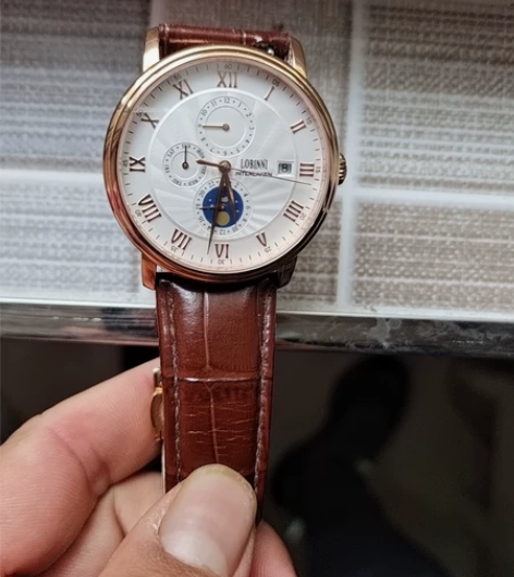 罗宾尼手表,刚买2个月价格便宜带着大方 感...