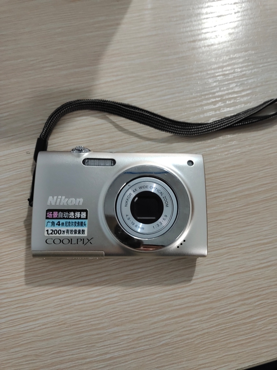 尼康相机s2500，1200万像素，4倍光...