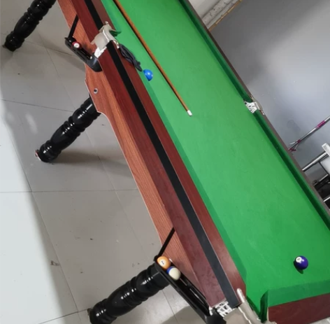 台球桌买来不到一个月，因空间原因转让。台面...