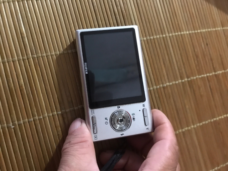 富士数码相机型号Z100品相如图开机正常使用