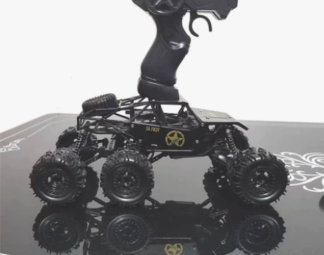 六轮遥控越野车 外壳合金材质，车轮带有减震...