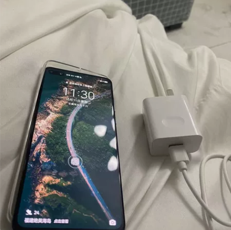 出一台闲置的华为P405G 8+256。外...