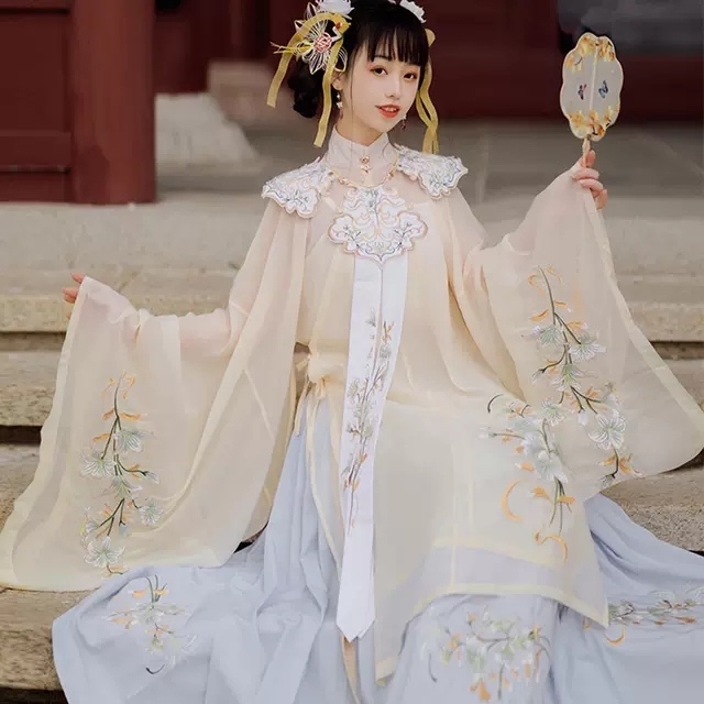 倚梦阁原创明制汉服三件套云肩加外衫加下裙。...