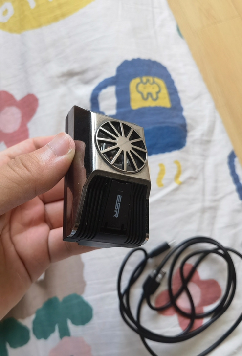 亿色手机散热器，闲置了。便宜出。一口价不包邮