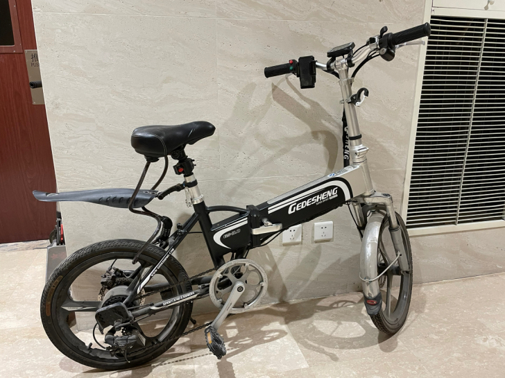 正步折叠电动车