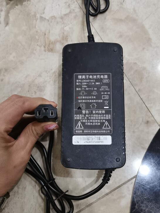 71.4输出电压，60伏2安艾特能麦迪瑞随...