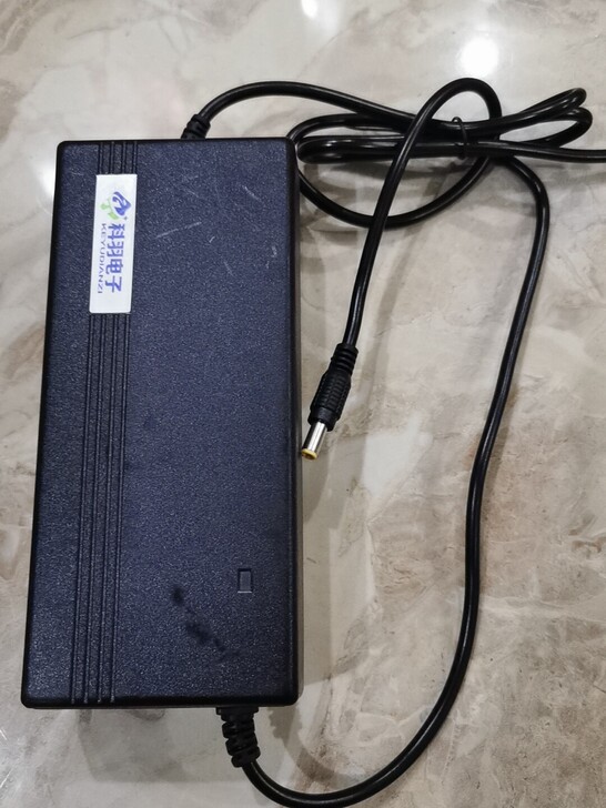 科羽37.35伏4.5安dc头锂电池充电器...