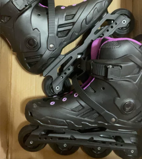 半价出售溜冰鞋成人轮滑鞋男女成年专业滑冰鞋...