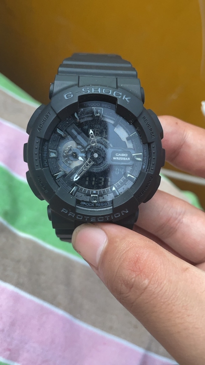 男士运动手表，带吊牌。原装盒，一年保修卡