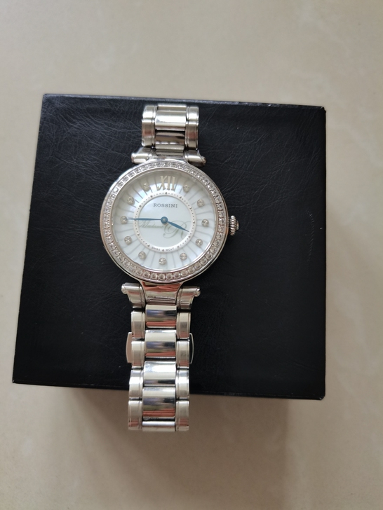 罗西尼手表前几年买的 专柜