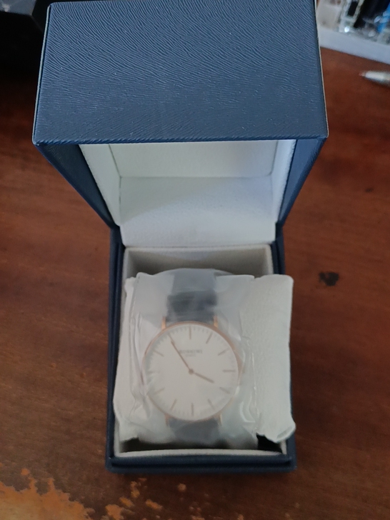 喝老村长中奖的羅西尼手表，未使用过。