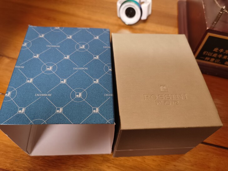 罗西尼专柜柜手表，带保卡的！