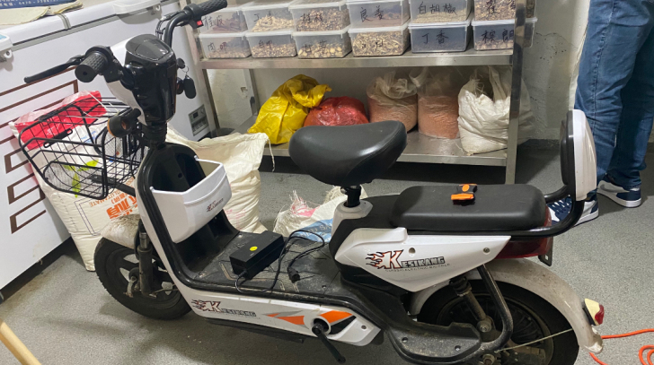 不到一年电动车850。出售