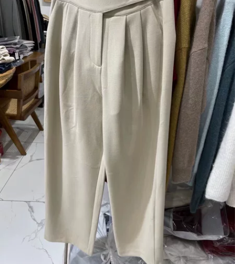 休闲裤阔腿 感兴趣的话点“我想要”和我私聊...