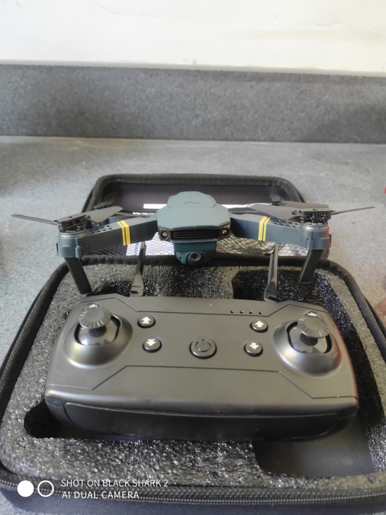 公司送客户的无人机还有剩四十几个,最后几个...