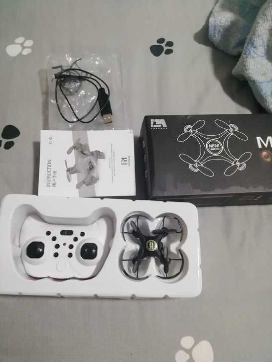 迷你遥控飞行器,9.8新,没在外面飞过,只...