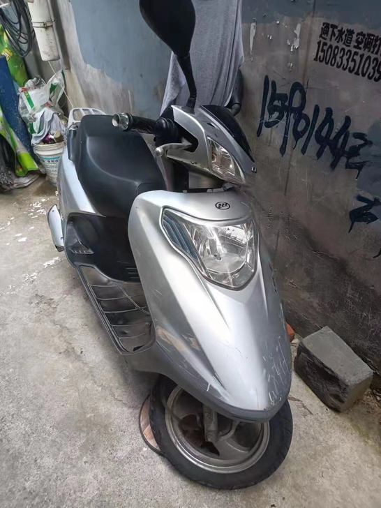 力帆国四电喷摩托车19年十月的公户手续齐全