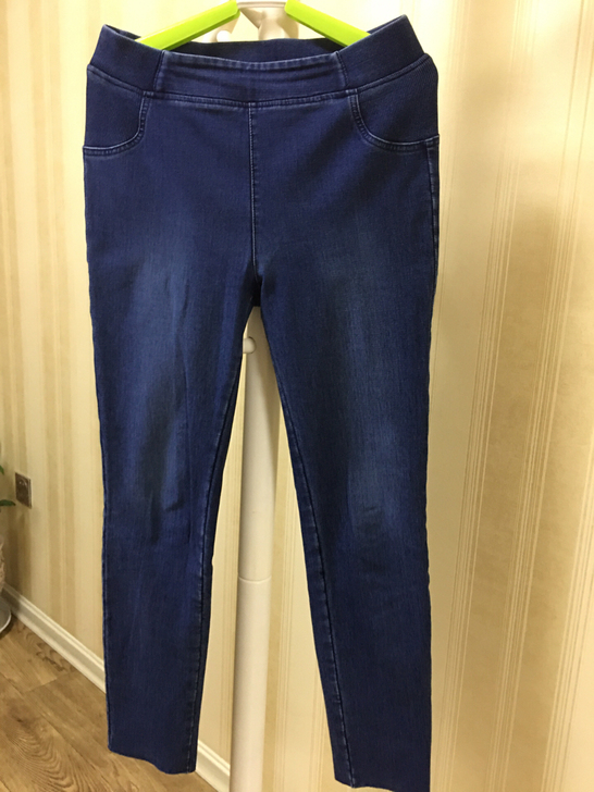 牛仔裤，水洗标剪掉了，品牌记不准了（哥弟或...