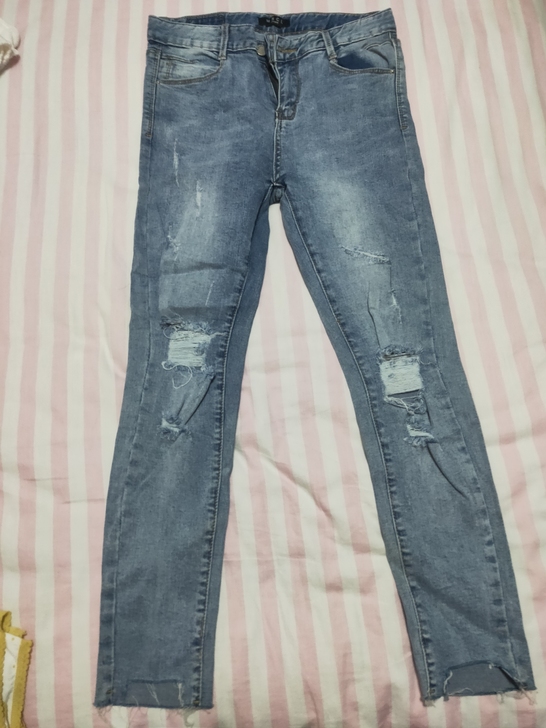 两条比较厚实的牛仔裤一条厚实的黑裤子，现3...