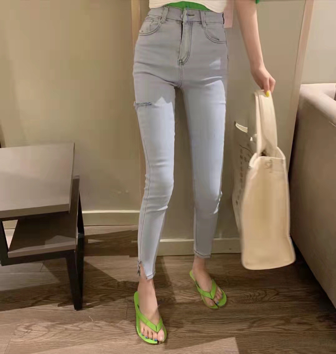 超浅色牛仔裤 码数还有几条 下单前告诉我体...