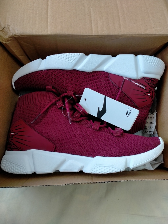 鸿星尔克春夏秋款男综训鞋，39码，全新有原...