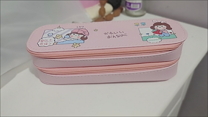 小学生女生文具盒铅笔盒，全新未拆封，包邮卖。