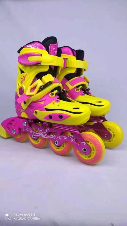 全新的轮滑鞋,现在低价处理