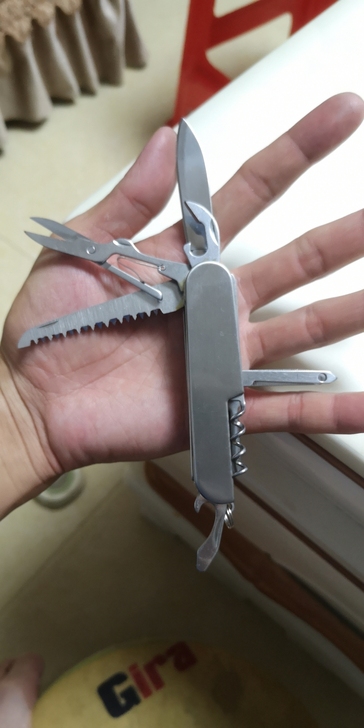 户外多功能工具集，全新的，工具用料够硬，主...