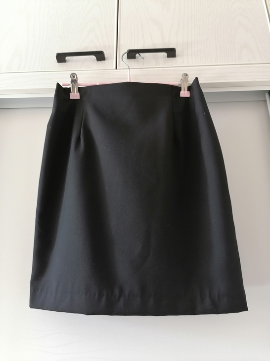 全新均码质量好开叉一步裙膝盖下一点，清闲置。