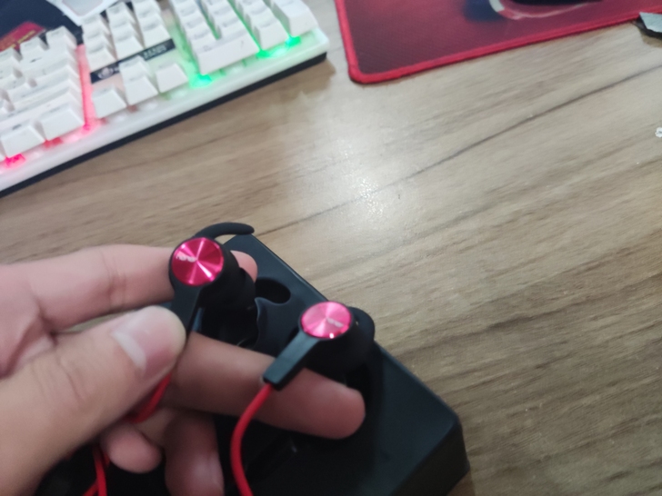 出售荣耀 xSport运动蓝牙耳机 AM6...