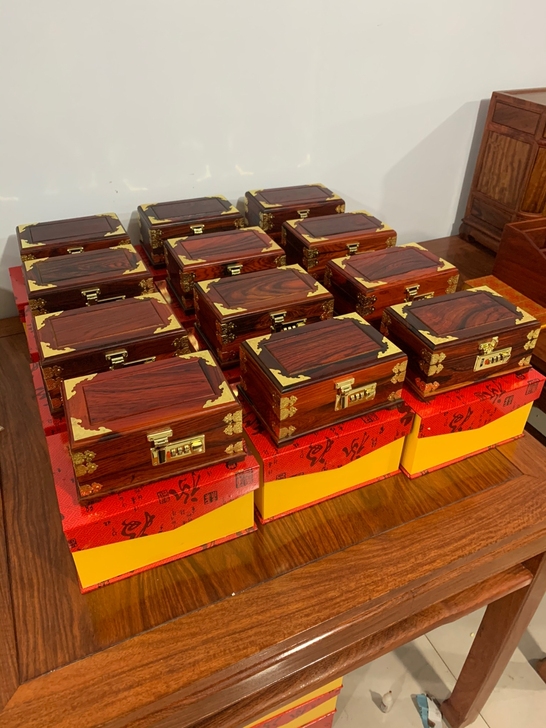 精美大红酸枝首饰盒手提密码箱