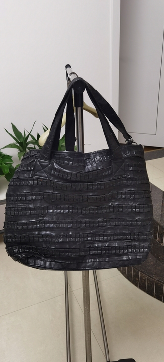 牛皮大包包，质量好，八九成新，里料做工也很...