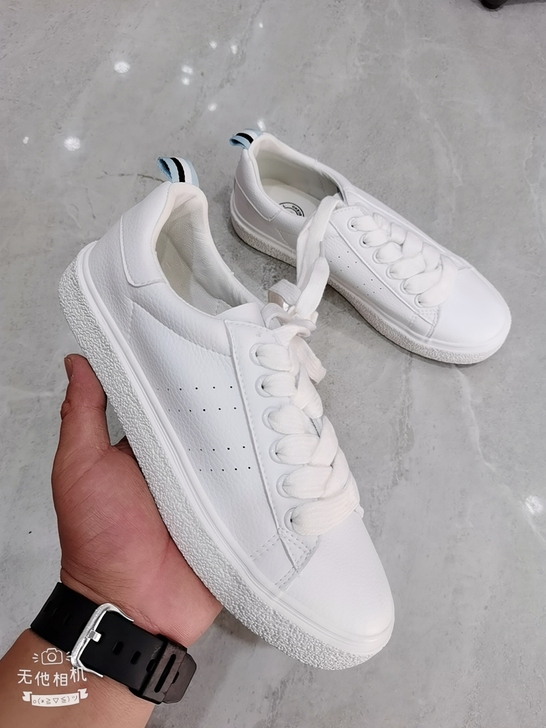 骆驼皮面白色板鞋35.36.37.38.码