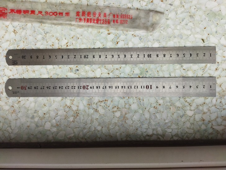 不锈钢直尺，300mm，好多年前的东西质量...