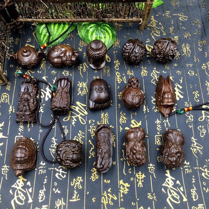 沉水保真沉香木原木料雕刻手把件手玩挂件实木...