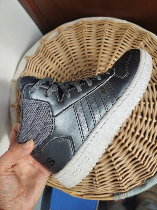 Adidas 高帮板鞋 运动鞋 36.5码...