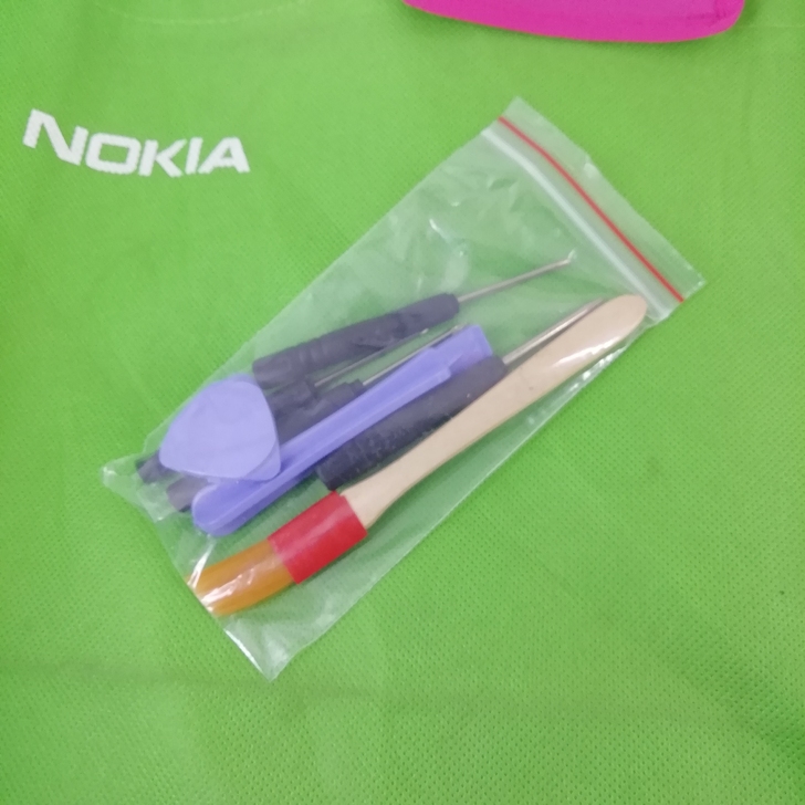 诺基亚手机拆机工具物品数量见图1.