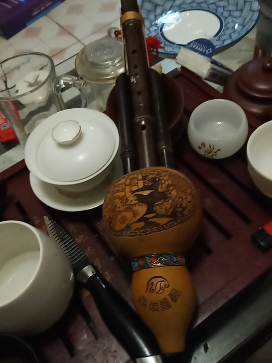 葫芦丝，实体店买给妹妹学的，她不感兴趣。没...