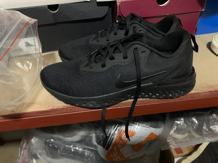 Nike 跑步鞋  44码