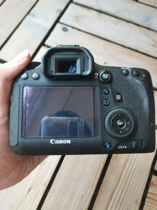 佳能EOS 6D专业数码单反全画幅相机