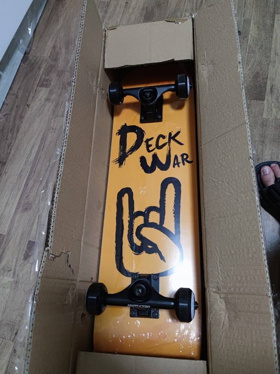 出deckwar滑板
