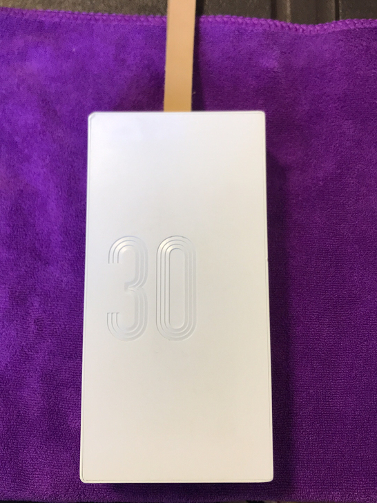 羽博30000毫安移动电源，有划痕及磕碰，...