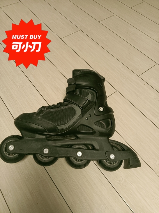 迪卡侬轮滑鞋，自己家弟弟买的，玩了几次就出...
