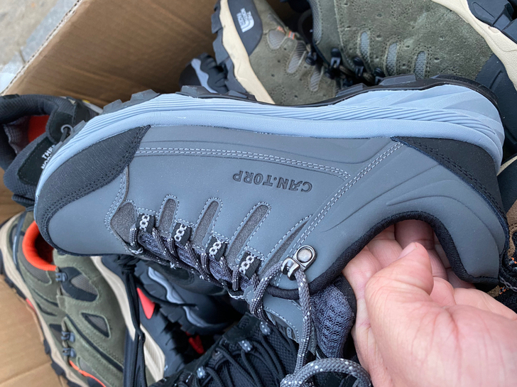 断码特价处理骆驼户外鞋。41/42码