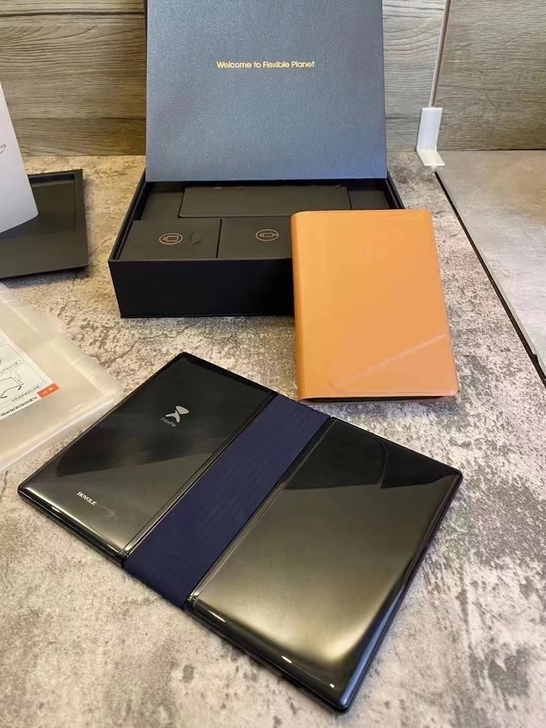 柔宇折叠手机，全新全套，原装未拆封，特价2...