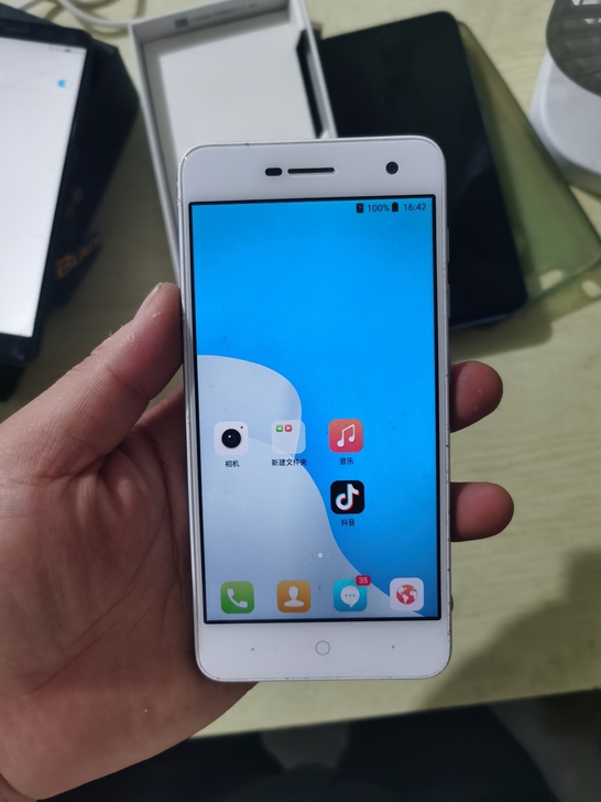 中兴zte小鲜5成色看图，家里老爷子用的，...