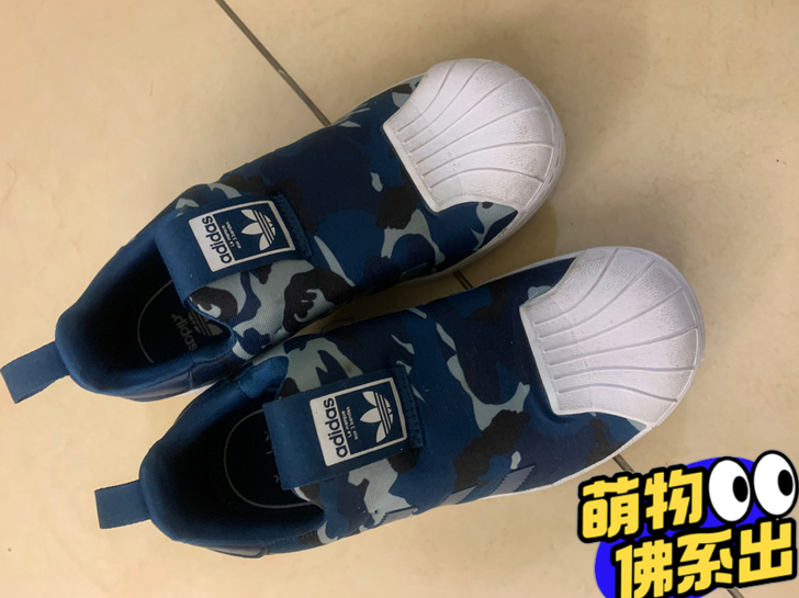 阿迪达斯三叶草，新旧如图，穿了没几次