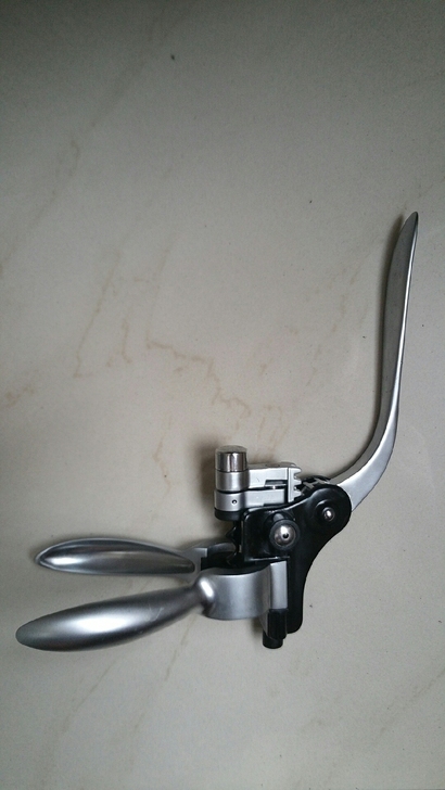 闲置高档红酒来瓶器,秒开。家里开瓶器比较多...