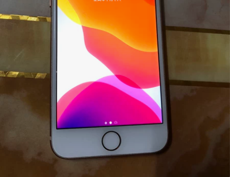 自用iPhone 8  64G，美版三网，...
