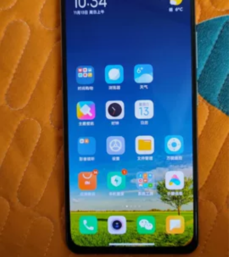 小米红米k40，成色很新，一直带壳贴膜使用...